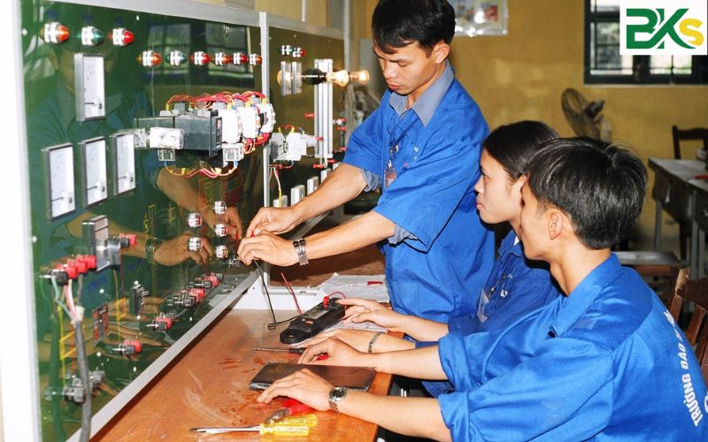 Chương trình đào tạo Điện công nghiệp dân dụng chuẩn Bộ 6 Chương trình đào tạo Điện công nghiệp dân dụng hệ Trung cấp
