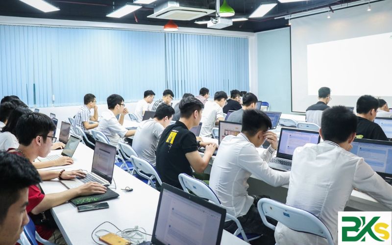 Có nên đăng ký học văn bằng 2 Công nghệ thông tin không?