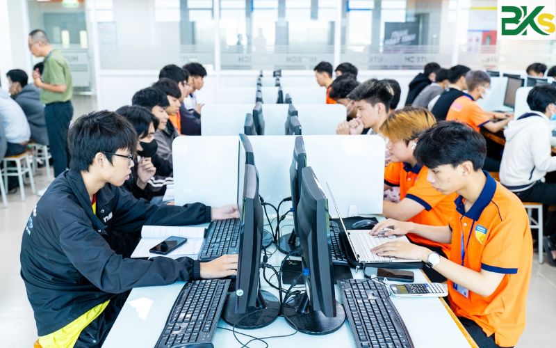 Đăng ký học văn bằng 2 Công nghệ thông tin ở đâu ổn?