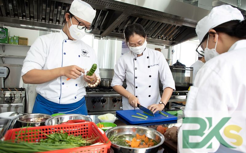 Đăng ký học Liên thông Trung cấp Kỹ thuật chế biến món ăn từ xa