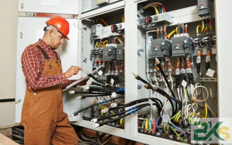 Học bằng Cao đẳng Điện công nghiệp online được trang bị những kiến thức gì?