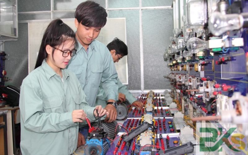 Ai nên chọn học Cao đẳng ngành Điện công nghiệp?