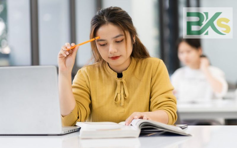 Trung cấp Tiếng Anh học cuối tuần dành cho người đi làm 5 Chương trình Trung cấp Tiếng Anh học cuối tuần học những gì?