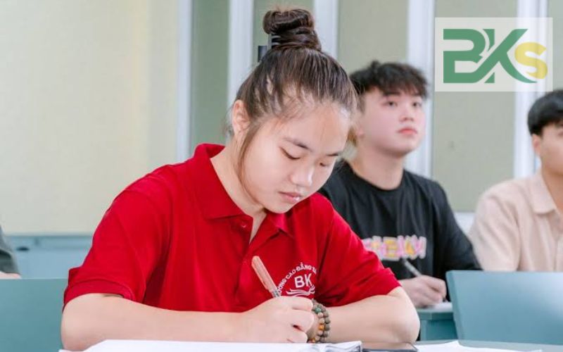 Trường Cao đẳng xét học bạ - Học phí rẻ 6 Học phí có phải là yếu tố quan trọng khi chọn Trường Cao đẳng xét học bạ?