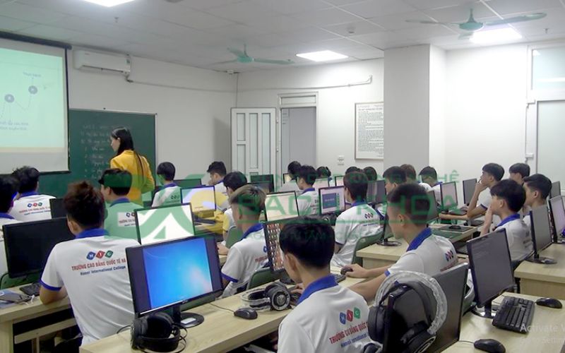 Ai nên đăng ký khóa học Trung cấp Công nghệ thông tin cuối tuần?