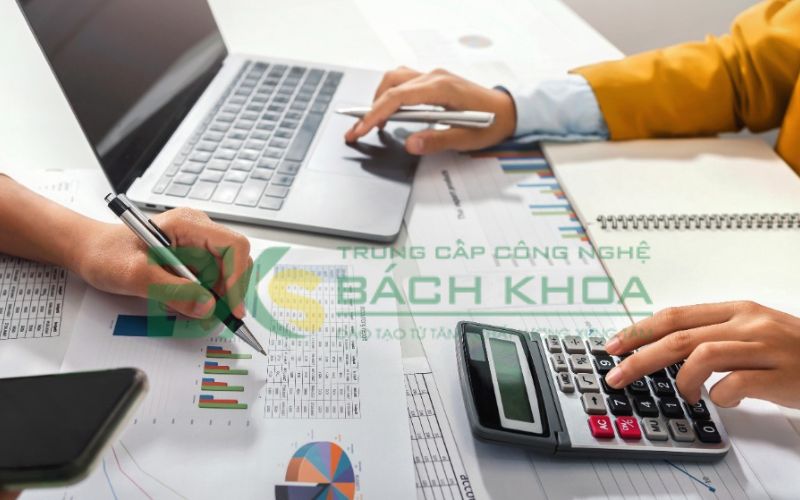Khóa đào tạo Trung cấp Kế toán học ngoài giờ hành chính dành cho người bận rộn 6 Ai phù hợp với khóa học Trung cấp Kế toán học ngoài giờ hành chính?
