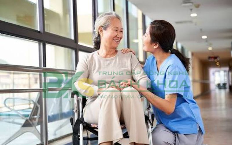 Nên học Đại học hay Cao đẳng ngành Điều dưỡng? 6 Học Cao đẳng ngành Điều dưỡng