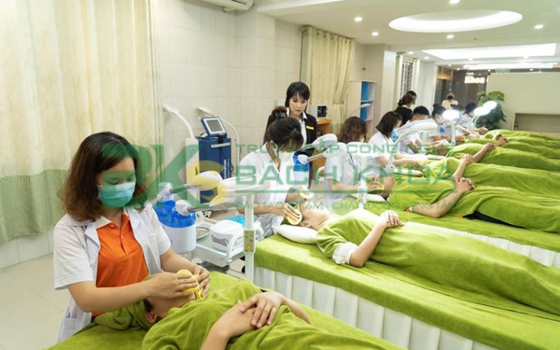 Khóa học Trung cấp Chăm sóc sắc đẹp học cuối tuần dành cho người đi làm 5 Trung cấp Chăm sóc sắc đẹp học cuối tuần