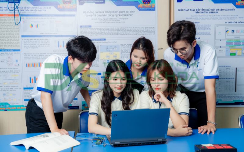 Trung cấp Công nghệ thông tin học cuối tuần