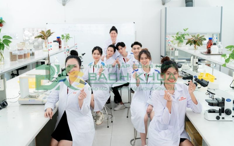 Vì sao người bận rộn nên chọn học ngành Dược học ngoài giờ hành chính?