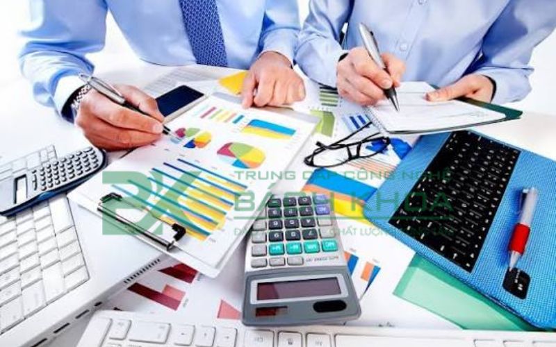 Mức lương ngành Kế toán hiện nay ra sao? 7 Học ngành Kế toán ở Trường Trung cấp Công Nghệ Bách Khoa có gì?