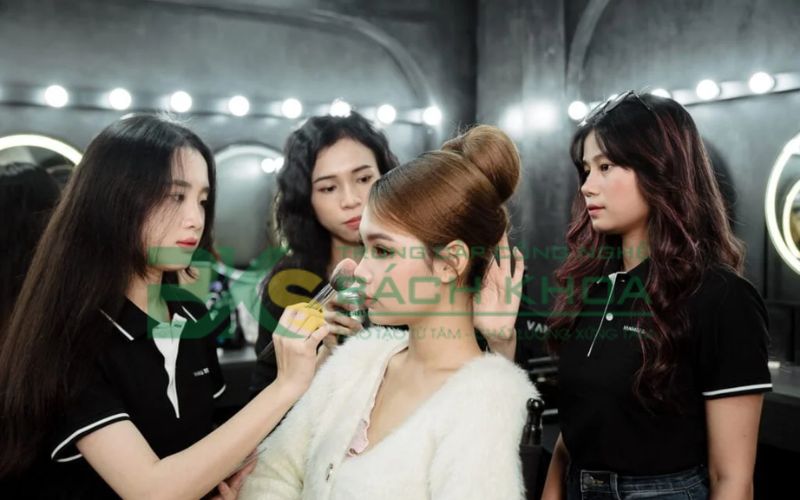 Khóa đào tạo Trung cấp nghề Trang điểm dành cho người bận rộn 6 Khóa đào tạo Trung cấp nghề Trang điểm