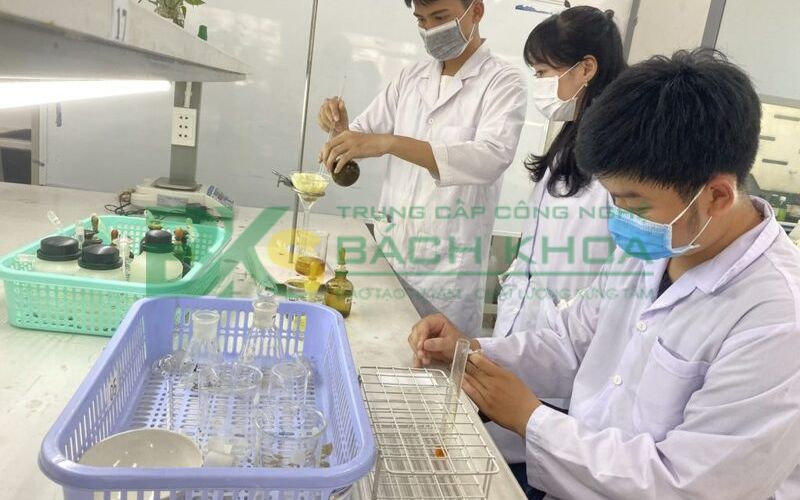 Thời gian học Trung cấp ngành Dược bao lâu ra trường? 7 Thời gian học Trung cấp ngành Dược tại Trường Trung cấp Công Nghệ Bách Khoa