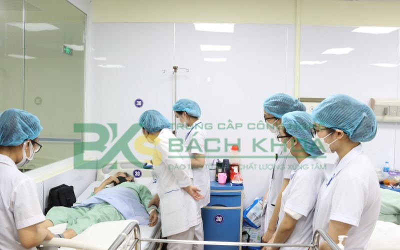 Trung cấp Y sĩ đa khoa học online có bằng chính quy không?