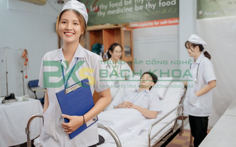Trường Trung cấp Công Nghệ Bách Khoa có đào tạo Y sĩ đa khoa không?