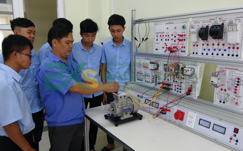 Chứng chỉ hay Trung cấp Điện công nghiệp