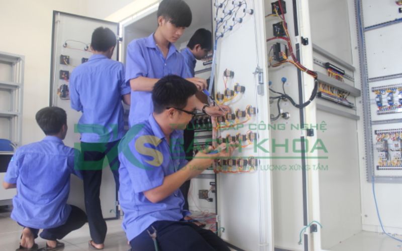 Học Trung cấp Điện công nghiệp phù hợp với ai?