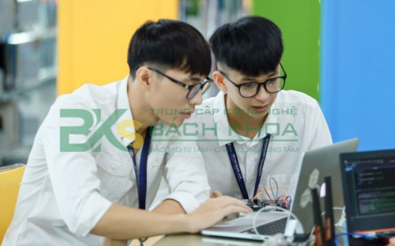 Trường Trung cấp Tin học ở Sài Gòn uy tín 5 Học Trung cấp tin học là học những gì?