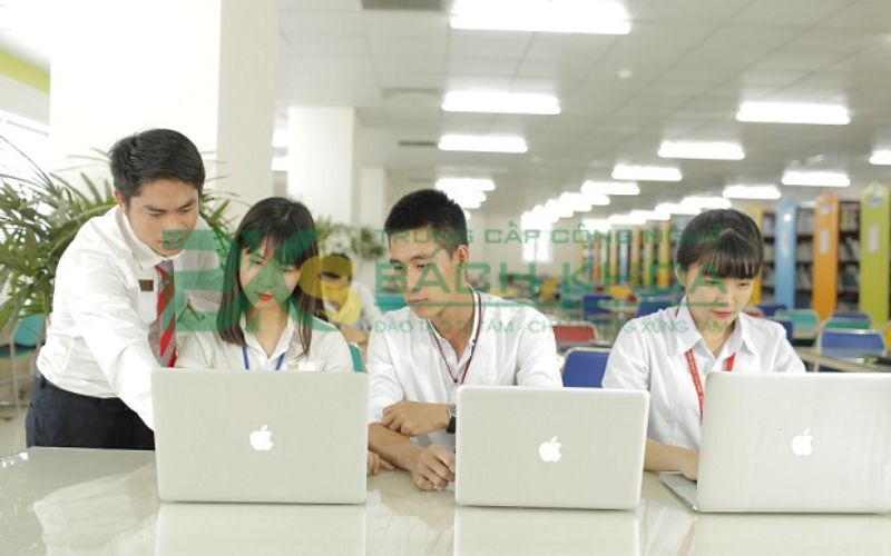 Trường Trung cấp Tin học ở Sài Gòn uy tín 7 Học Trung cấp tin học xong có thể làm công việc gì?