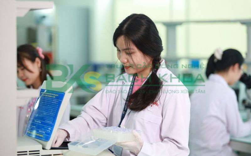 Khóa học Trung cấp Dược học bao lâu? Học phí bao nhiêu? 5 Khóa học Trung cấp Dược học bao lâu mới tốt nghiệp?
