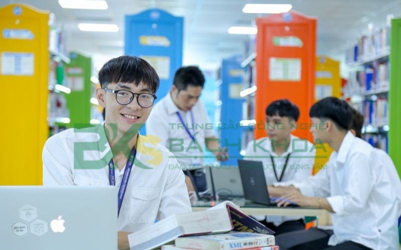 Trường Trung cấp Tin học ở Sài Gòn uy tín 6 Nên học trường trung cấp tin học ở Sài Gòn nào?
